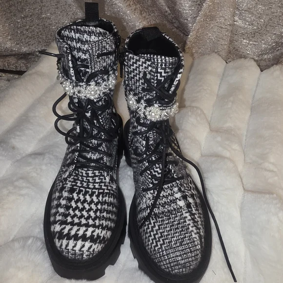Elegant Black and White Women's Combat Boots - Picture 1 of 6